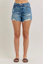 Load image into Gallery viewer, HW JUDY BLUE RIGID MAGIC CUT OFF SHORTS