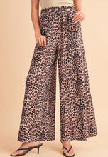 Load image into Gallery viewer, Wide Leg Brown Leopard Pants
