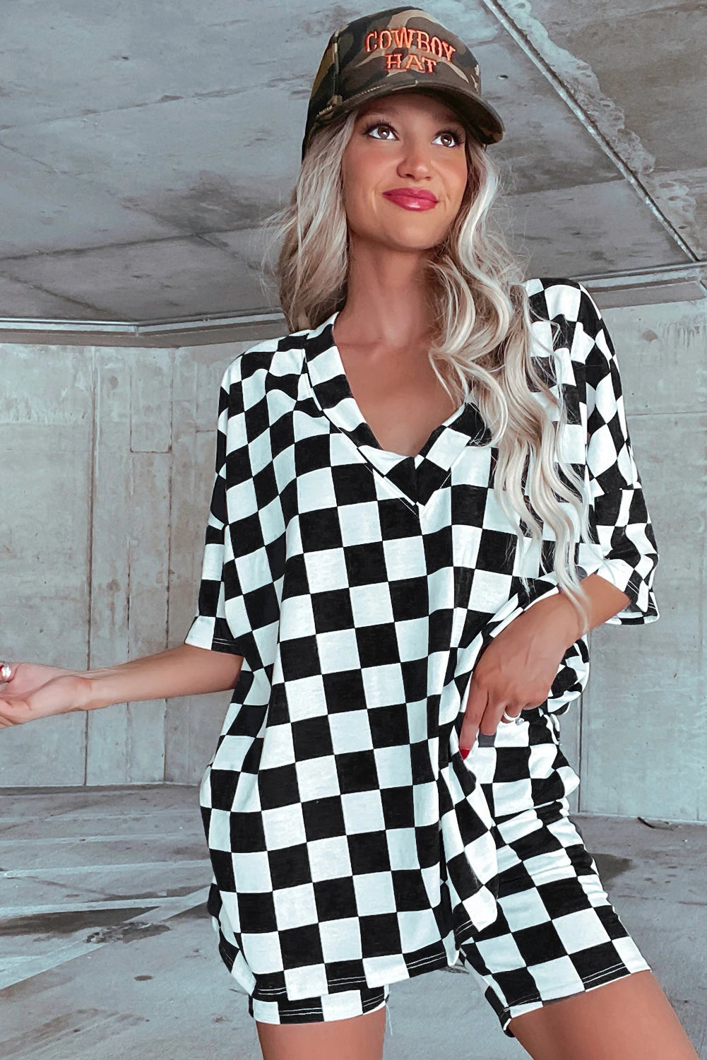 CHECKERED OVERSIZED V NECK SHORT SET