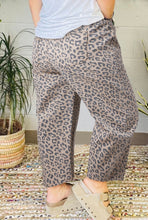 Load image into Gallery viewer, Leopard Print Wide Leg Jeans
