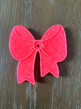 Load image into Gallery viewer, Diva Scent Bow freshie
