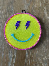 Load image into Gallery viewer, Diva Scent Bolt Smiley
