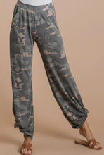 Load image into Gallery viewer, CAMO SIDE SLIT ANKLE TIE PANTS
