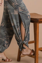 Load image into Gallery viewer, CAMO SIDE SLIT ANKLE TIE PANTS
