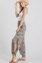 Load image into Gallery viewer, LEOPARD SIDE SLIT ANKLE TIE PANTS
