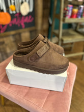 Load image into Gallery viewer, The Basic Cozy Clog
