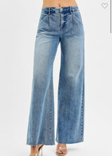 Load image into Gallery viewer, High Rise Wide Leg Jean w/ Pleats
