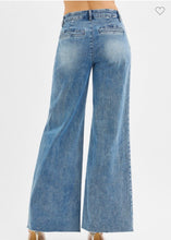 Load image into Gallery viewer, High Rise Wide Leg Jean w/ Pleats
