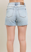 Load image into Gallery viewer, Judy Blue rigid shorts

