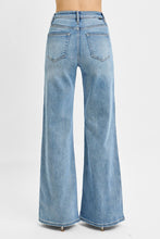 Load image into Gallery viewer, High Rise Yoke Front Jeans
