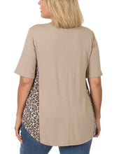 Load image into Gallery viewer, Leopard Pocket Tee / Plus
