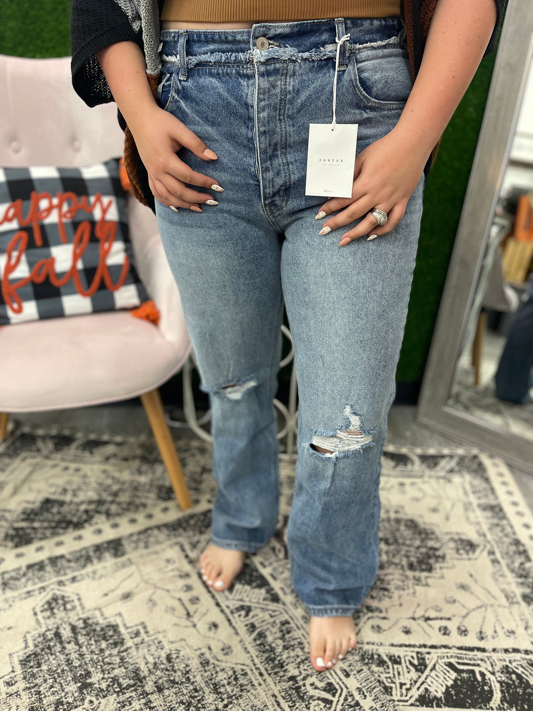 High Rise Distressed 90s Straight Leg Jean