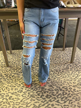 Load image into Gallery viewer, Distressed Jean
